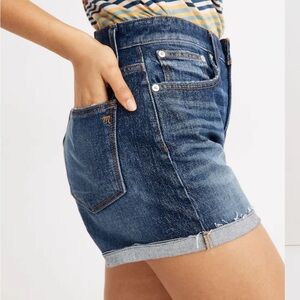 Madewell curvy high rise denim shorts in canterdale wash size 26
